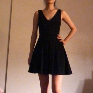 Alice + Olivia | v-neck little black dress